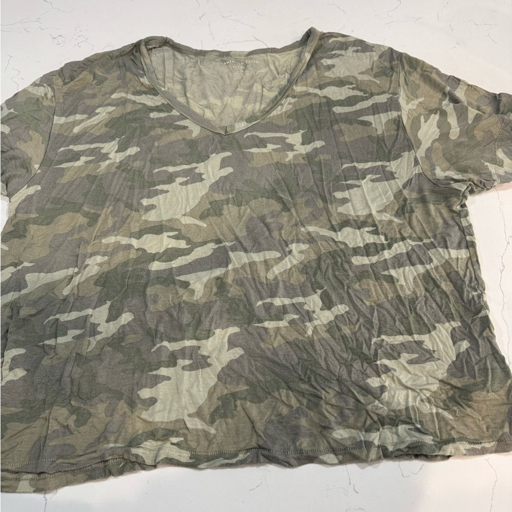 American Eagle Outfitters Camo Short Sleeve Tee